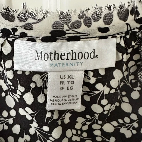 Motherhood Maternity black and white floral blouse, size XL - Picture 4 of 8